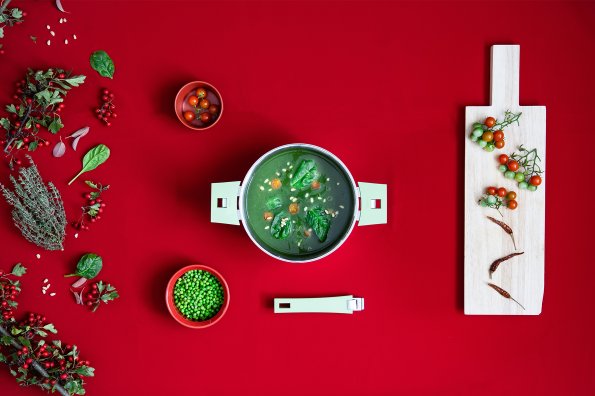 Velouté d'épinards, petit pois et tomates cerises
